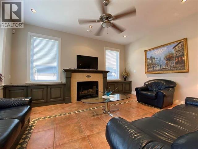 467 W Kings Road Property Photo 5