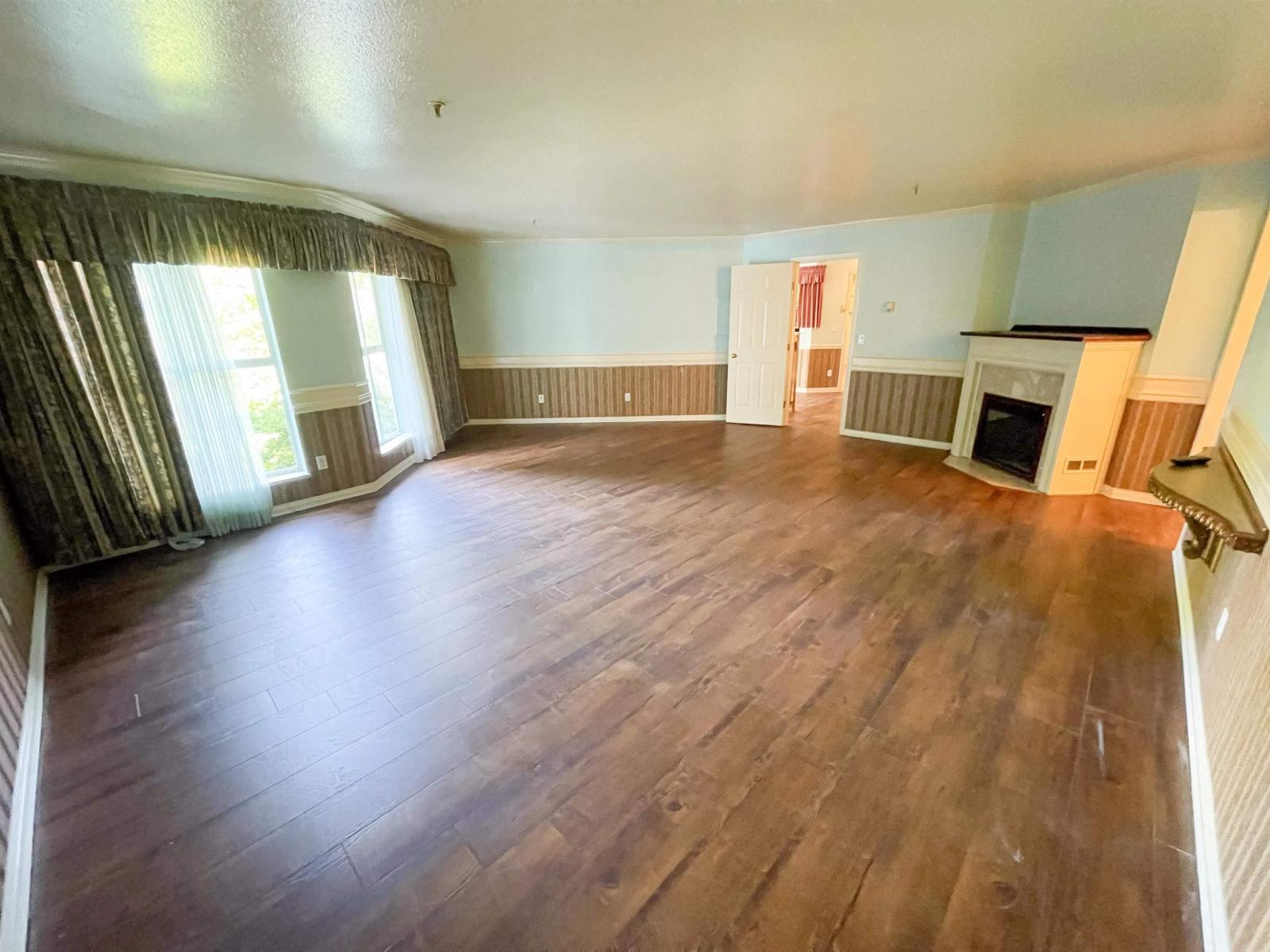 319 7161 121 Street Property Photo 5