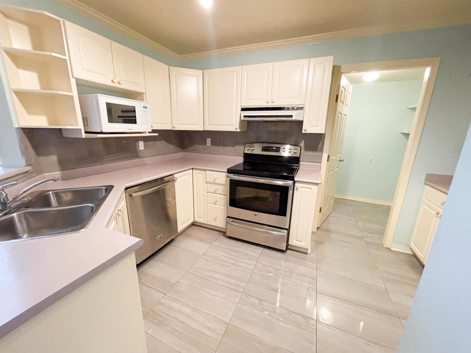 319 7161 121 Street Property Photo 17