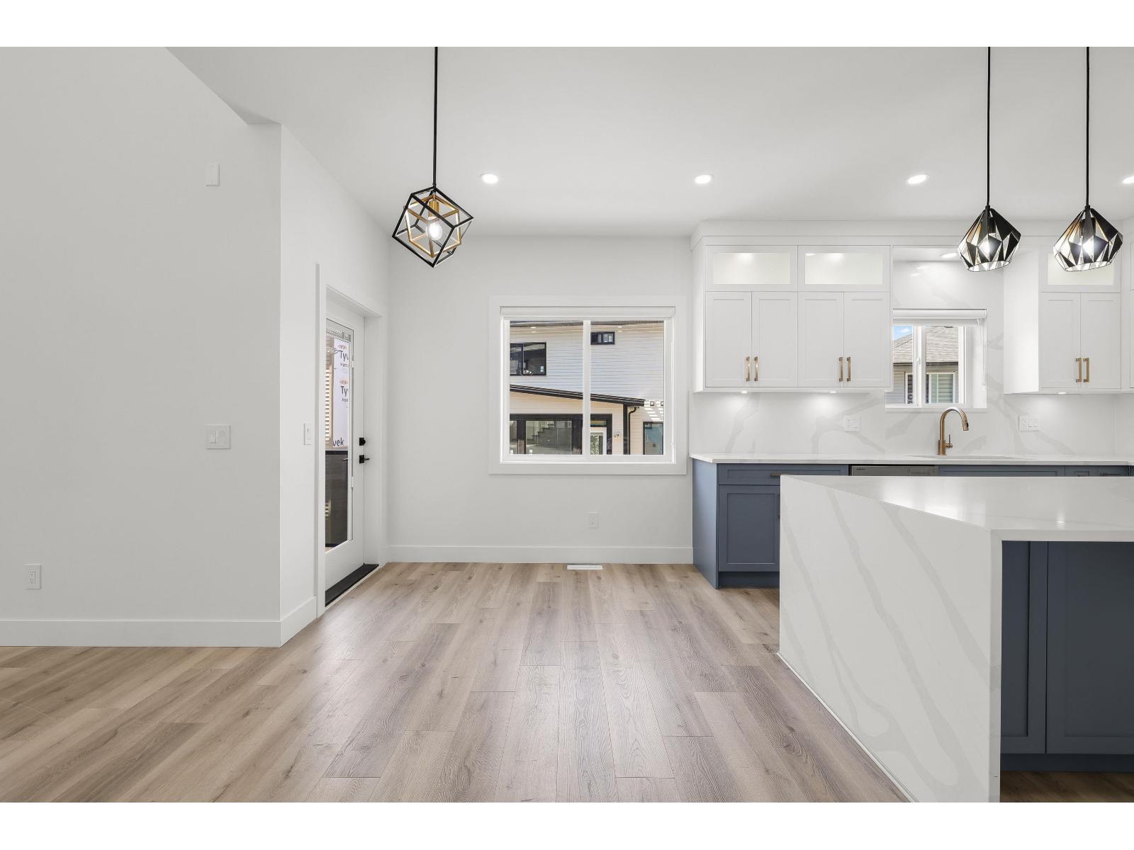8587 Forest Gate Drive Property Photo 13