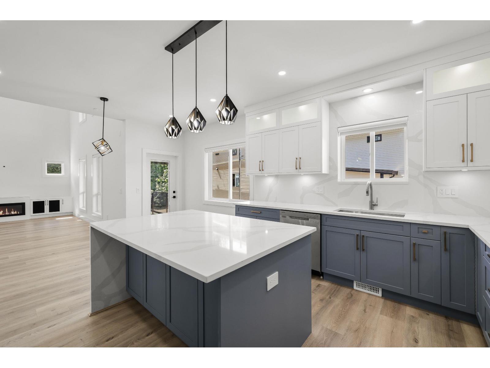 8587 Forest Gate Drive Property Photo 16