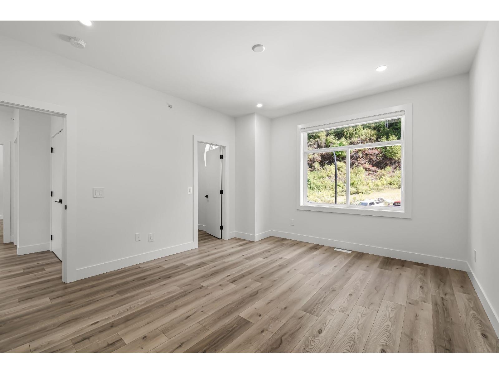 8587 Forest Gate Drive Property Photo 20