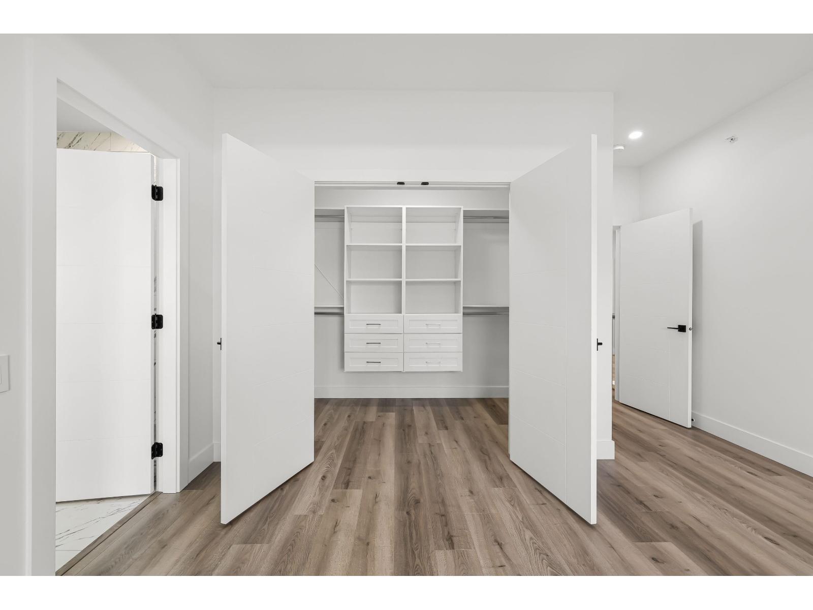 8587 Forest Gate Drive Property Photo 32