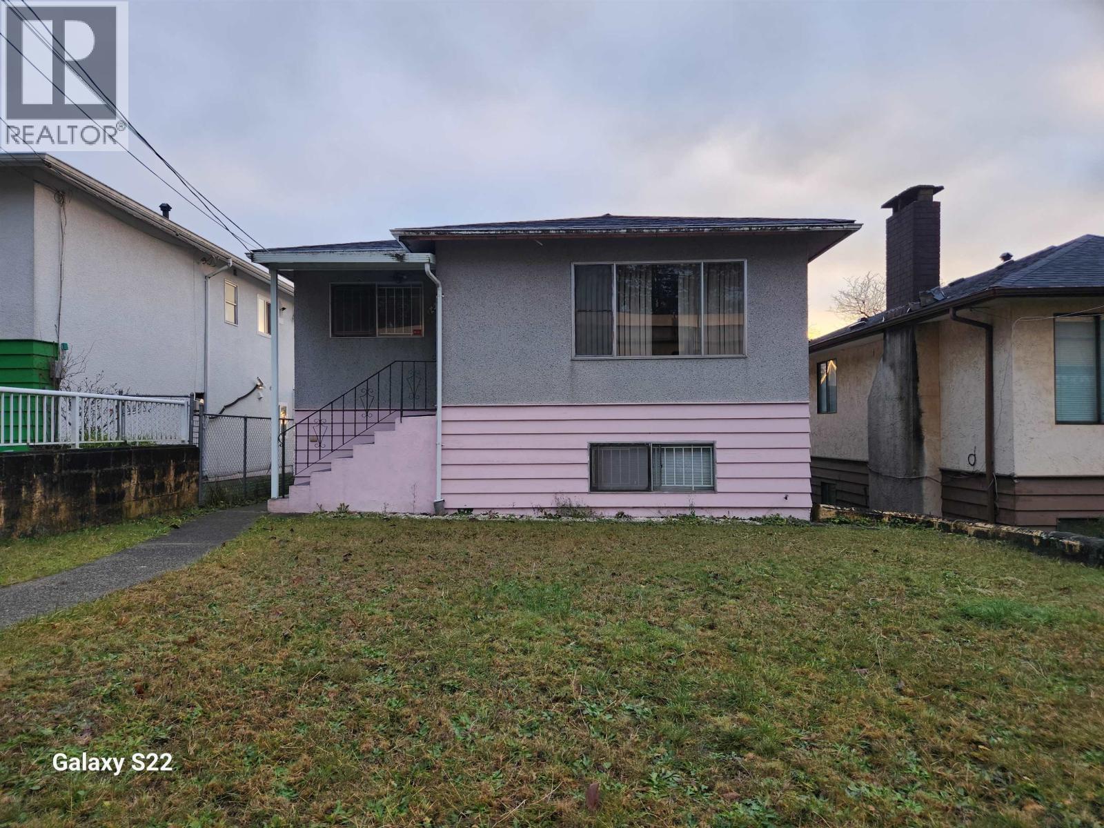 3228 VANNESS AVENUE