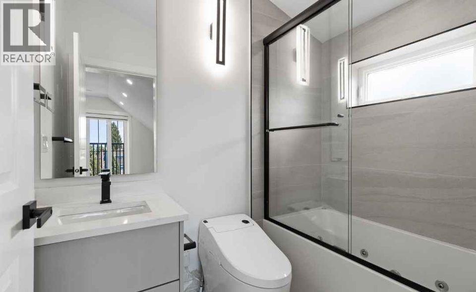 5092 Clarendon Street Property Photo 8