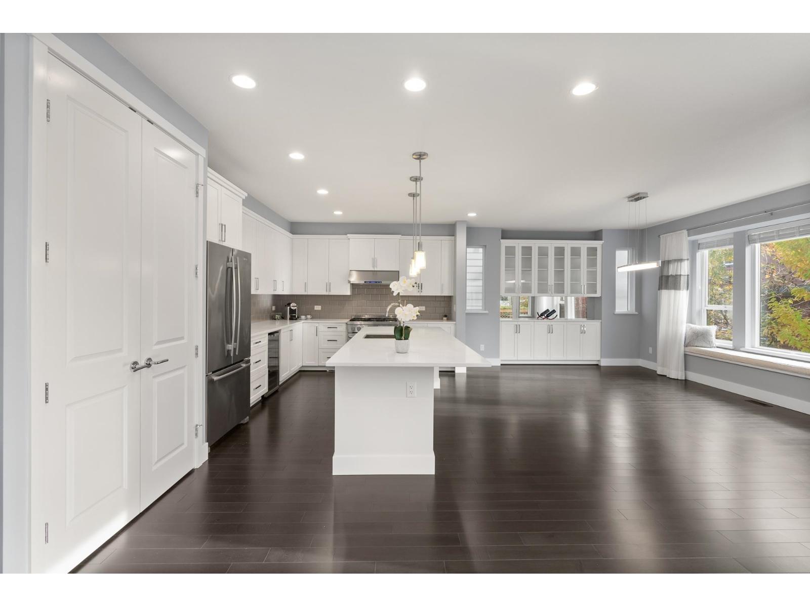 16726 18 Avenue Property Photo 6