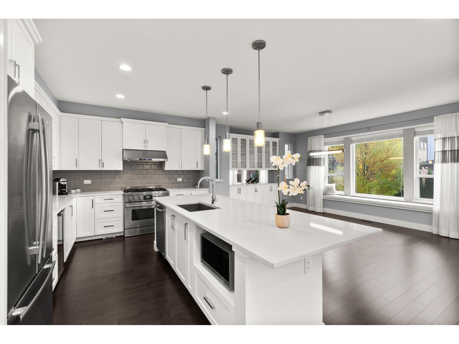 16726 18 Avenue Property Photo 7