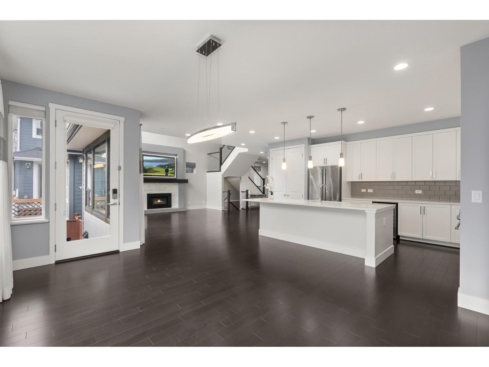 16726 18 Avenue Property Photo 10