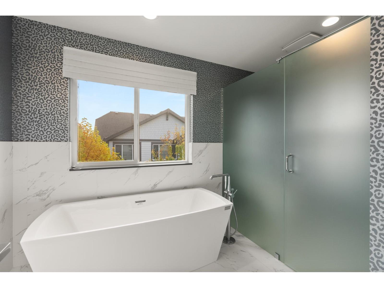 16726 18 Avenue Property Photo 23