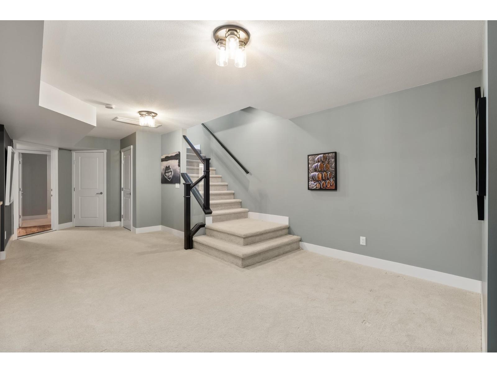 16726 18 Avenue Property Photo 28