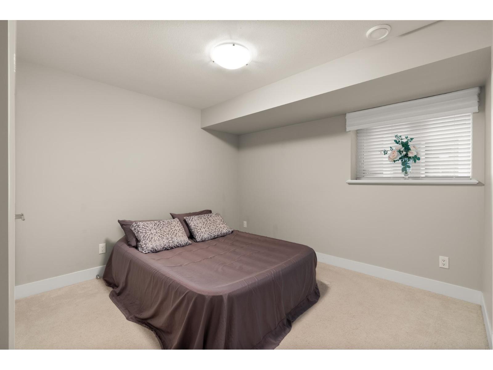16726 18 Avenue Property Photo 33