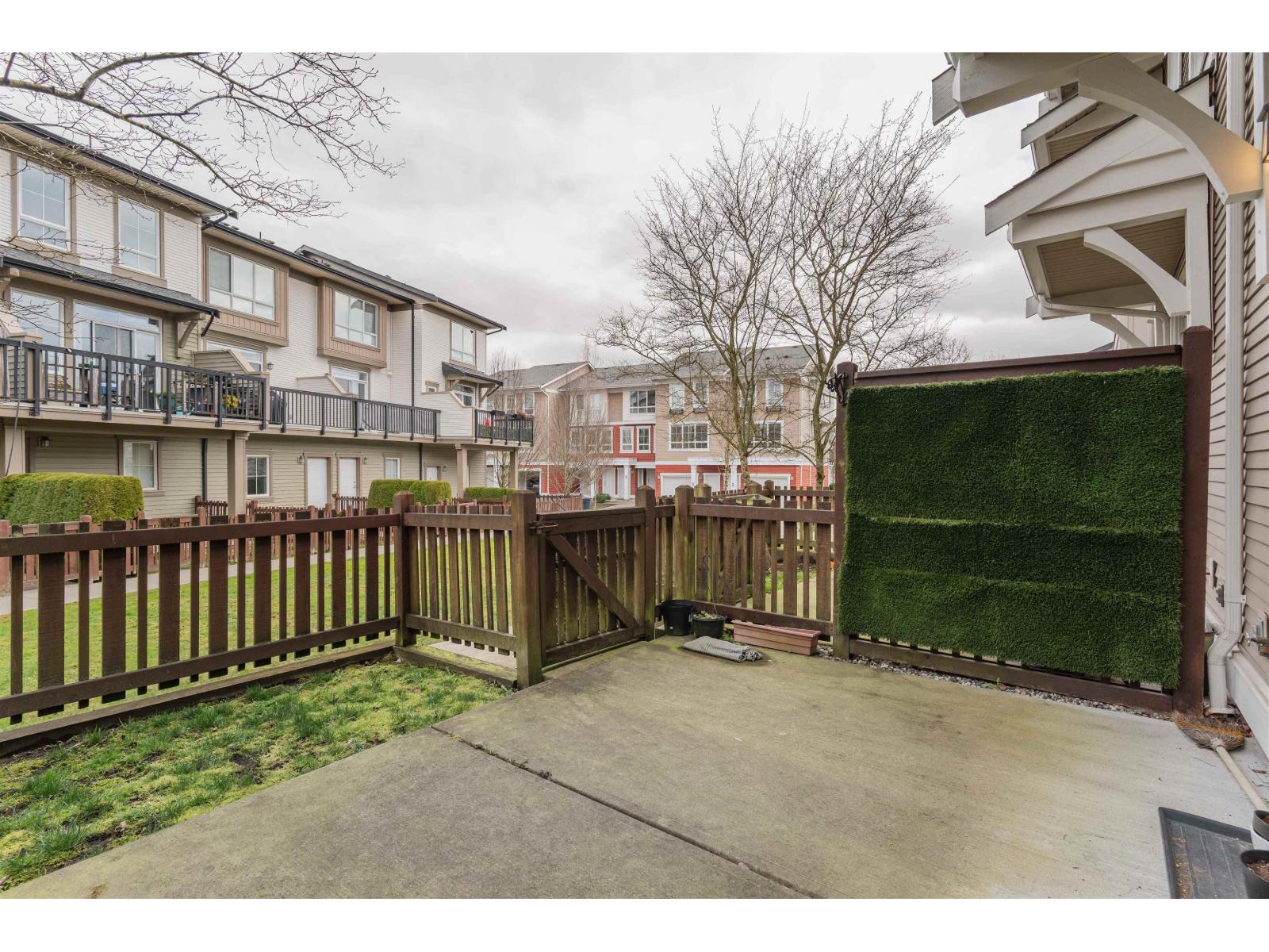 118 19505 68a Avenue Property Photo 17