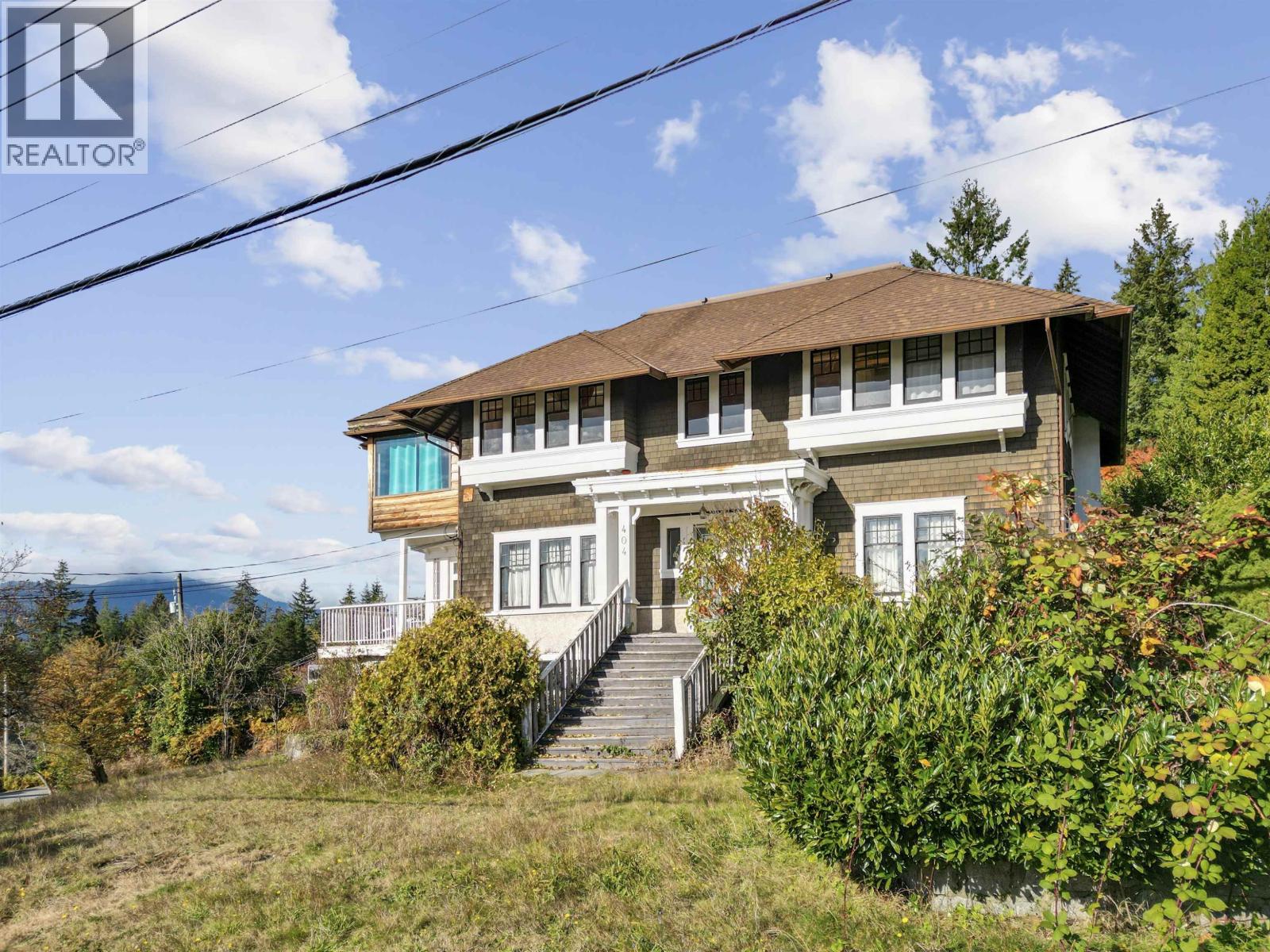 404 Somerset Street Property Photo 5