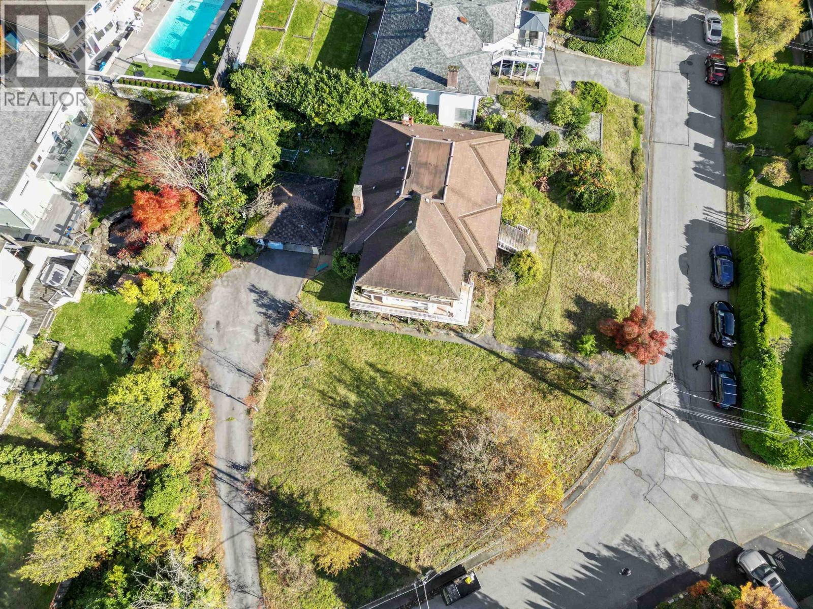 404 Somerset Street Property Photo 8