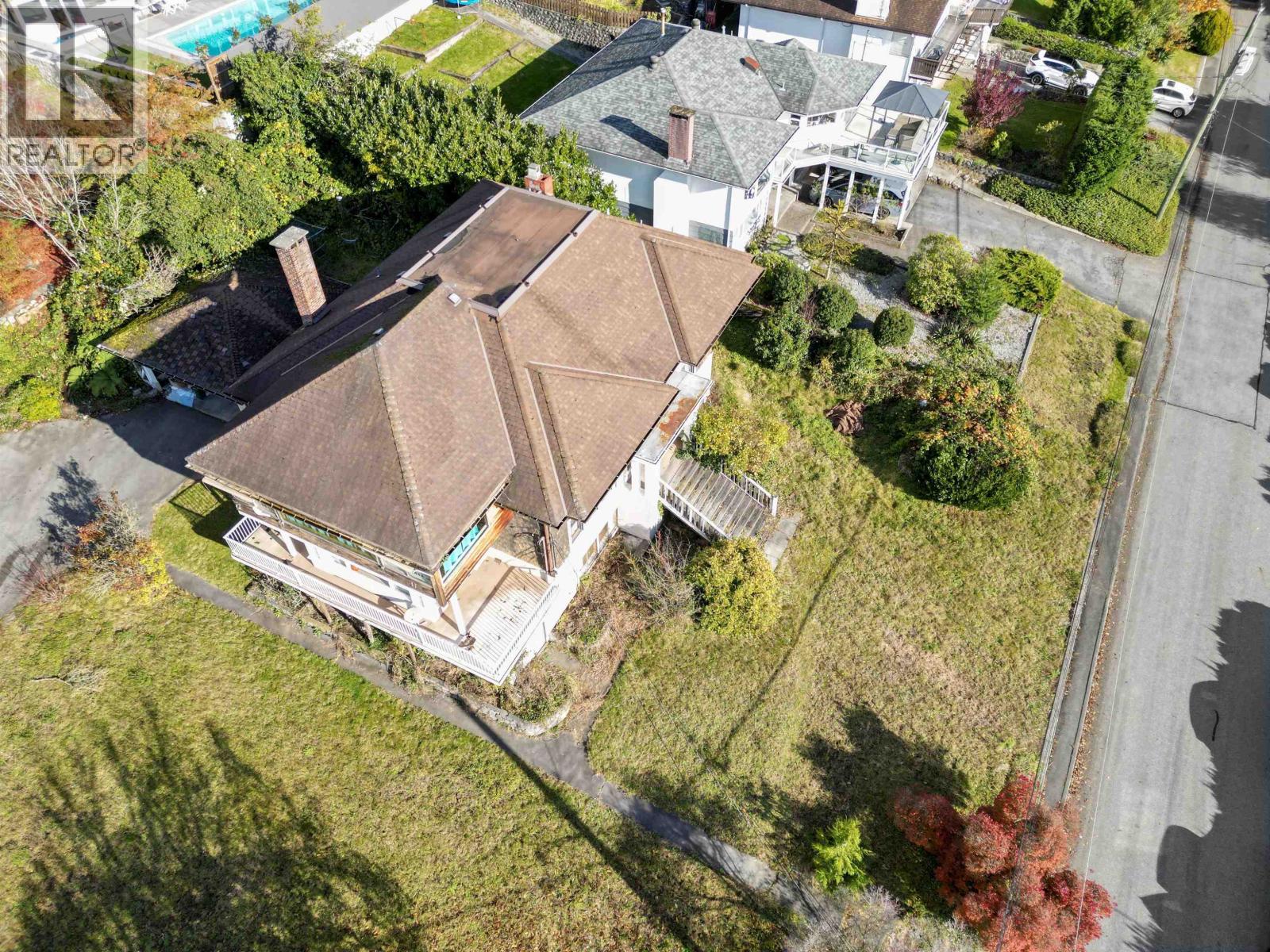 404 Somerset Street Property Photo 11