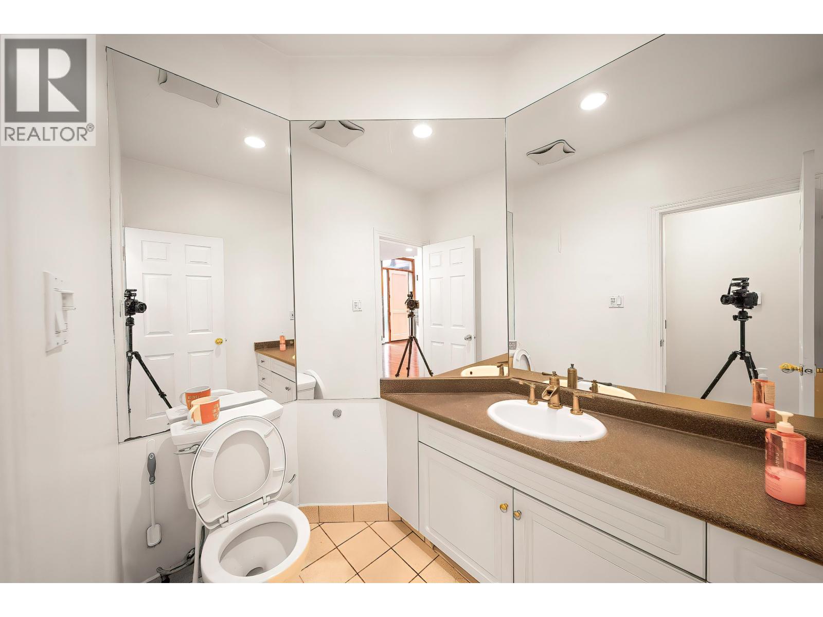 992 3rd Street Property Photo 4