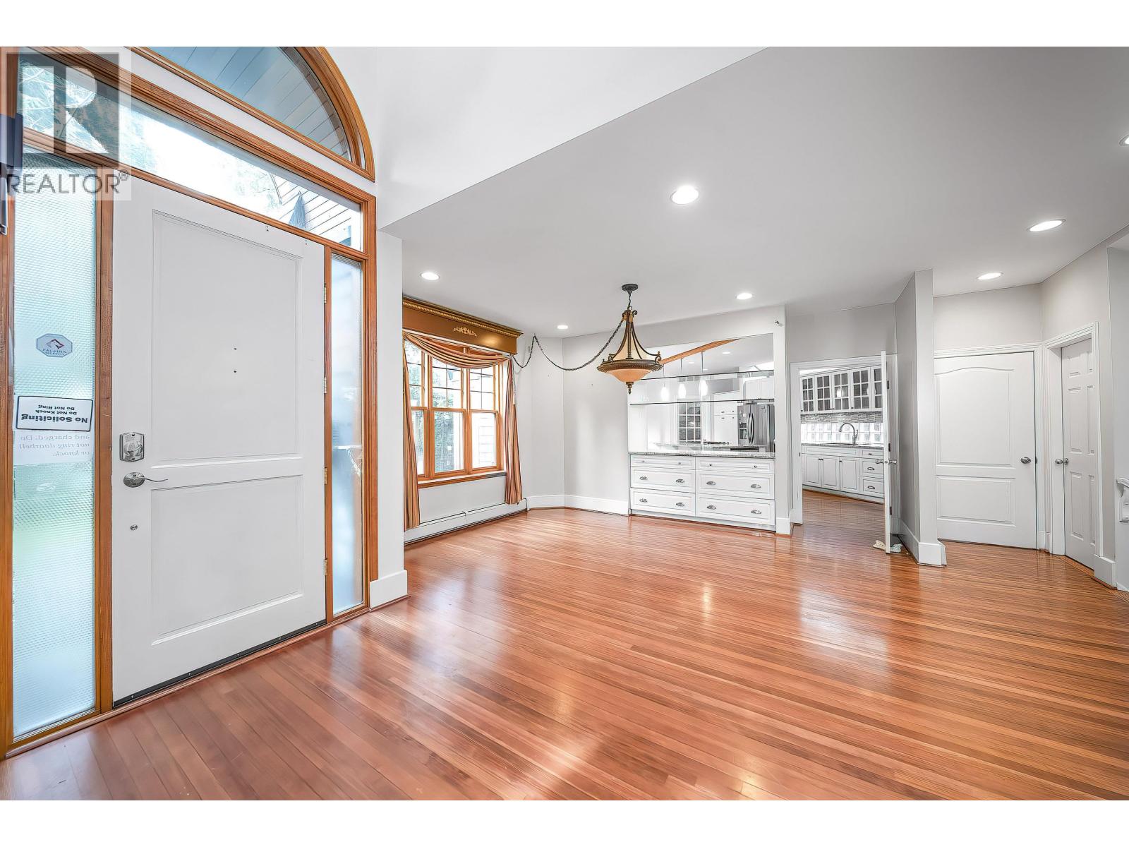 992 3rd Street Property Photo 8