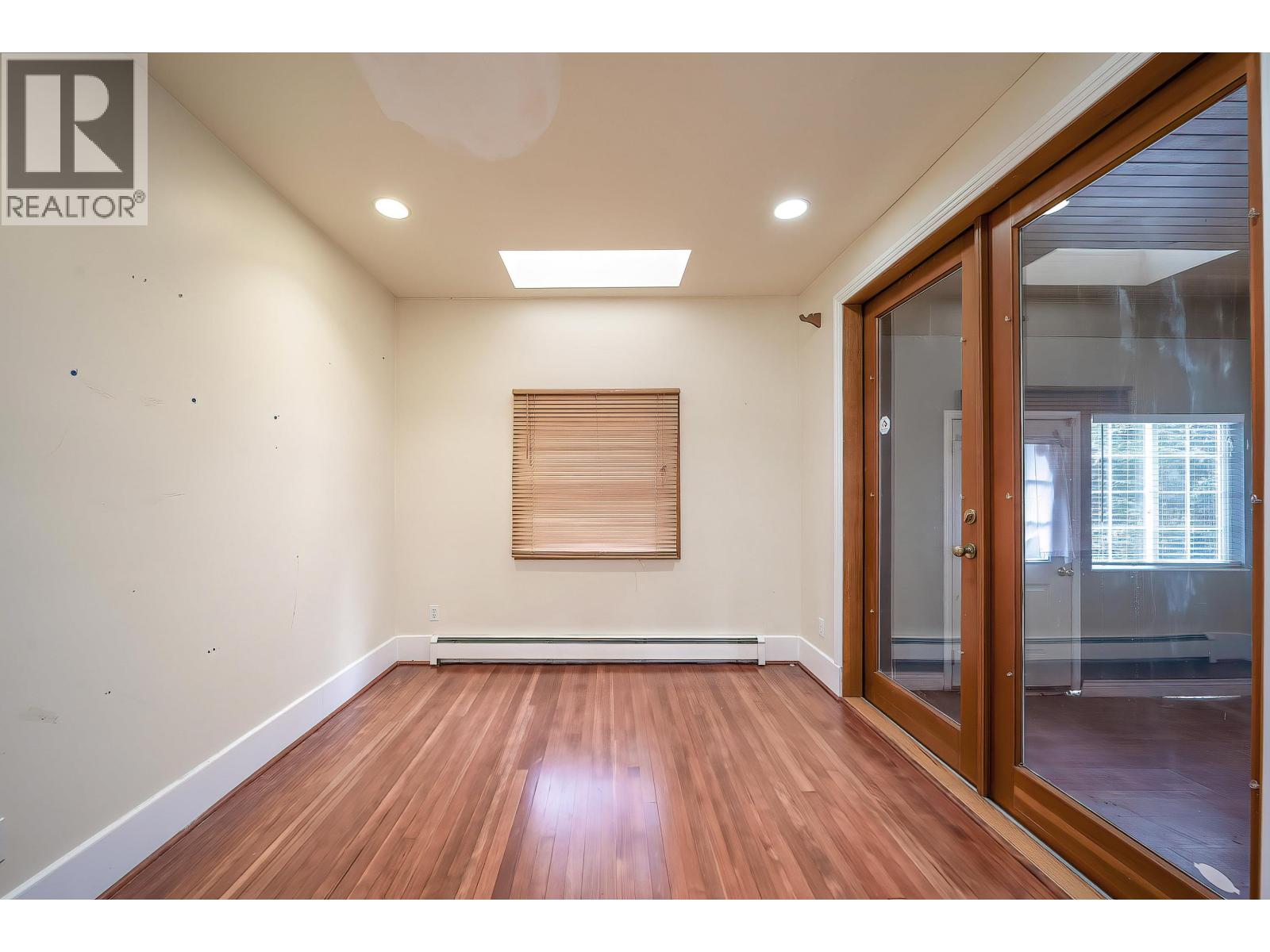 992 3rd Street Property Photo 9