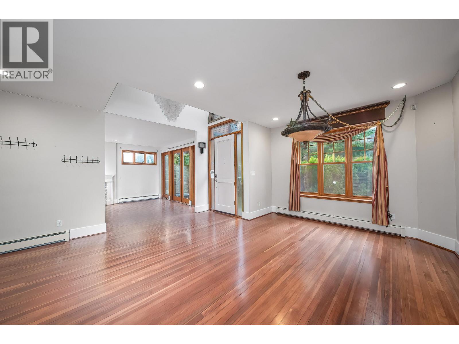 992 3rd Street Property Photo 11
