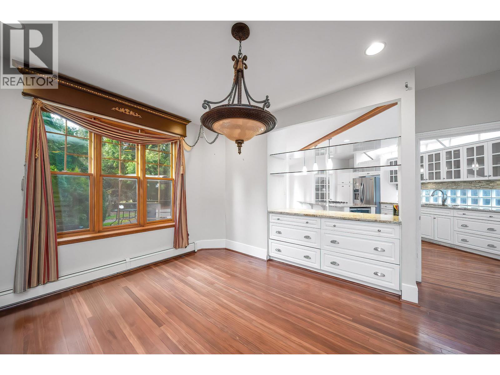 992 3rd Street Property Photo 12