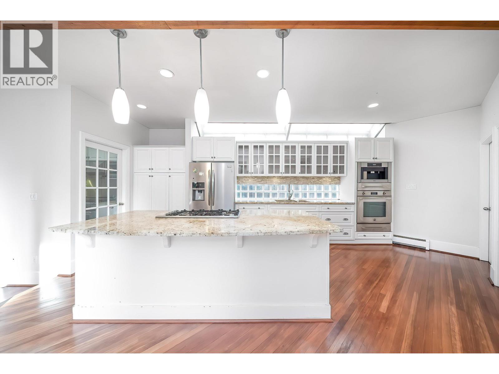 992 3rd Street Property Photo 13