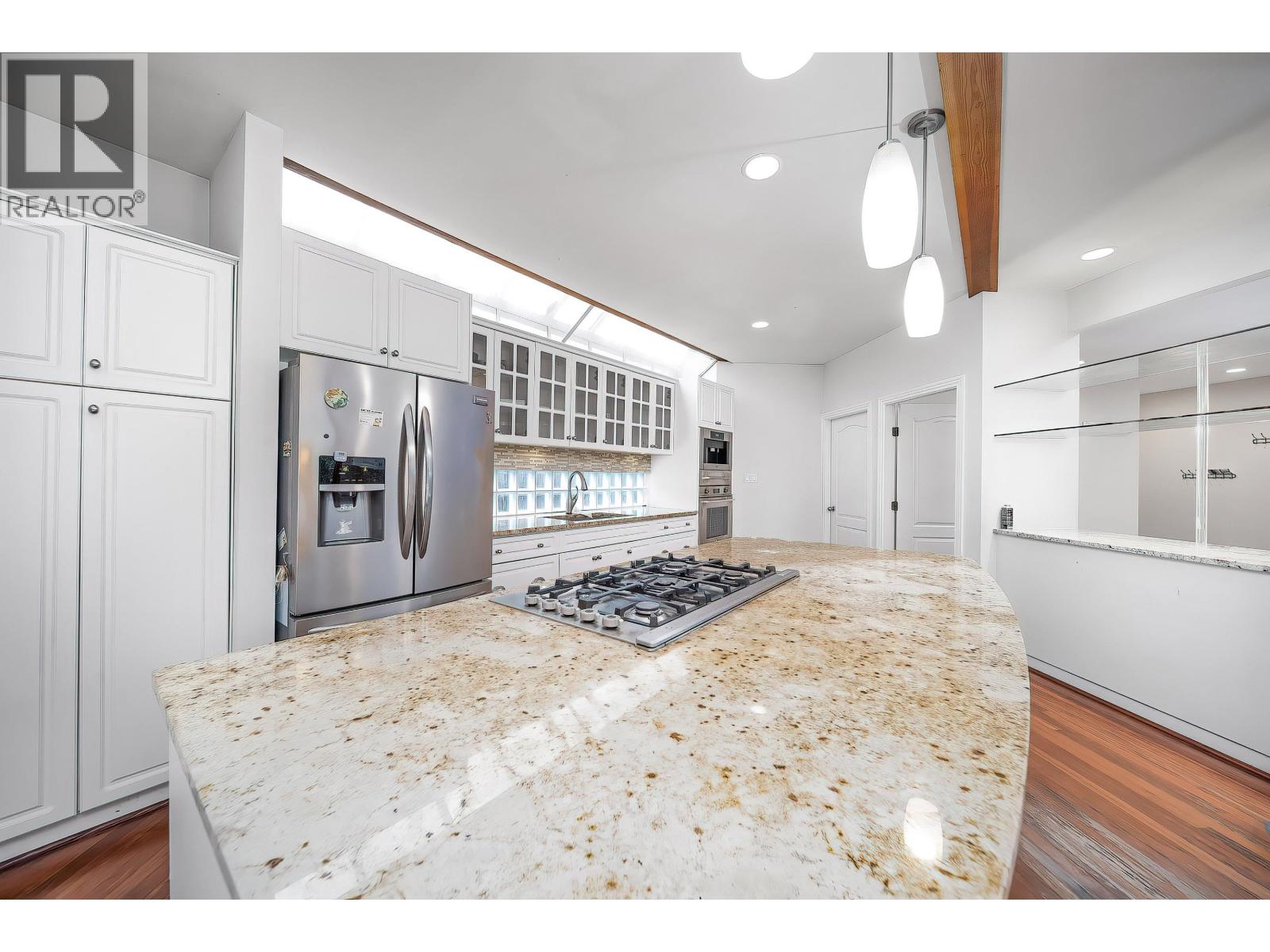 992 3rd Street Property Photo 14