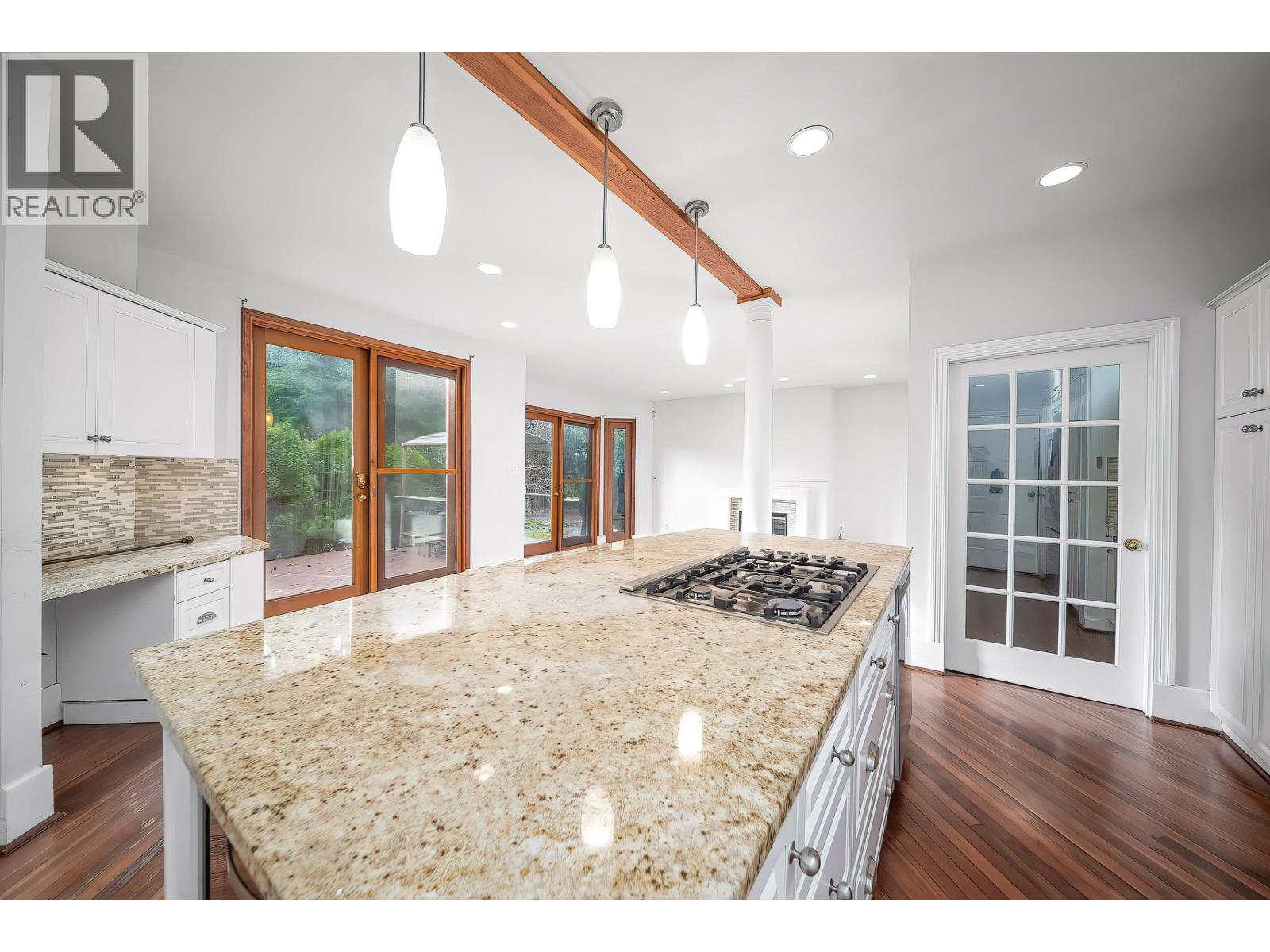 992 3rd Street Property Photo 15