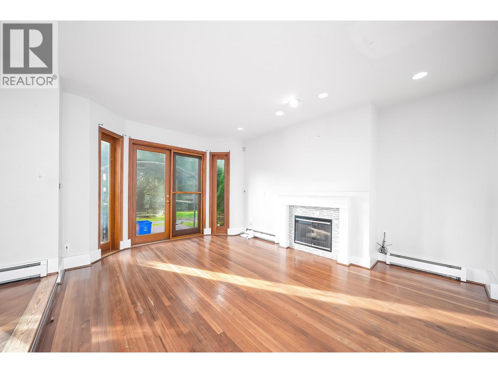 992 3rd Street Property Photo 17