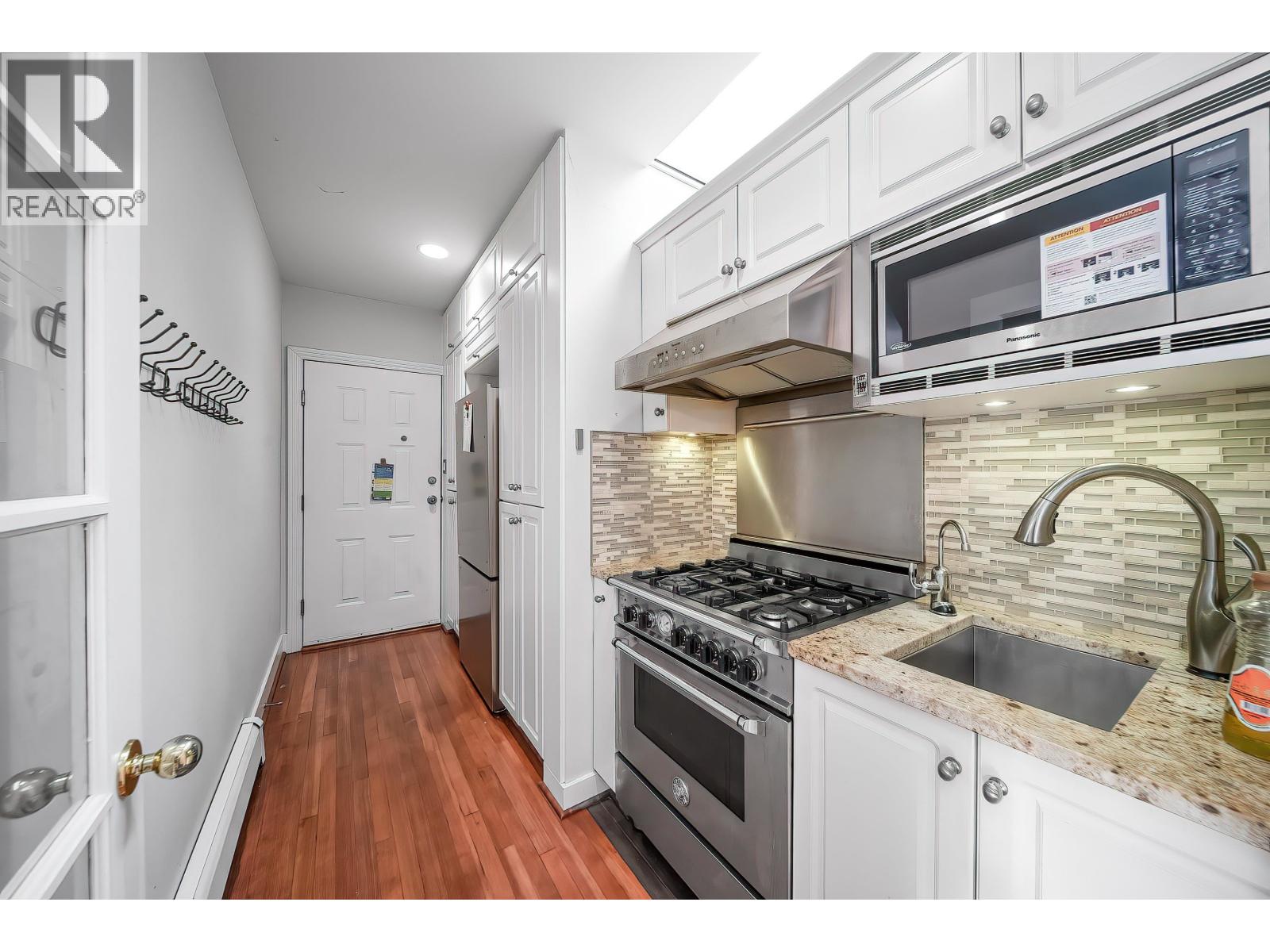 992 3rd Street Property Photo 18