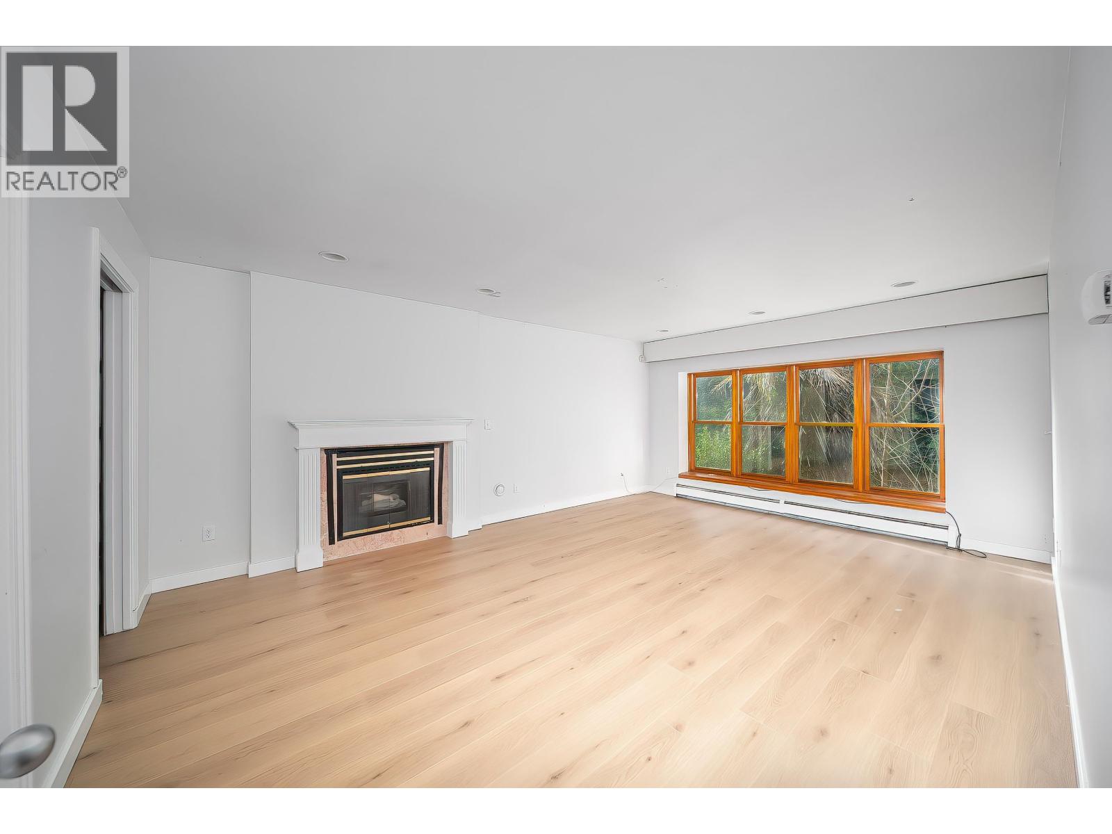 992 3rd Street Property Photo 25