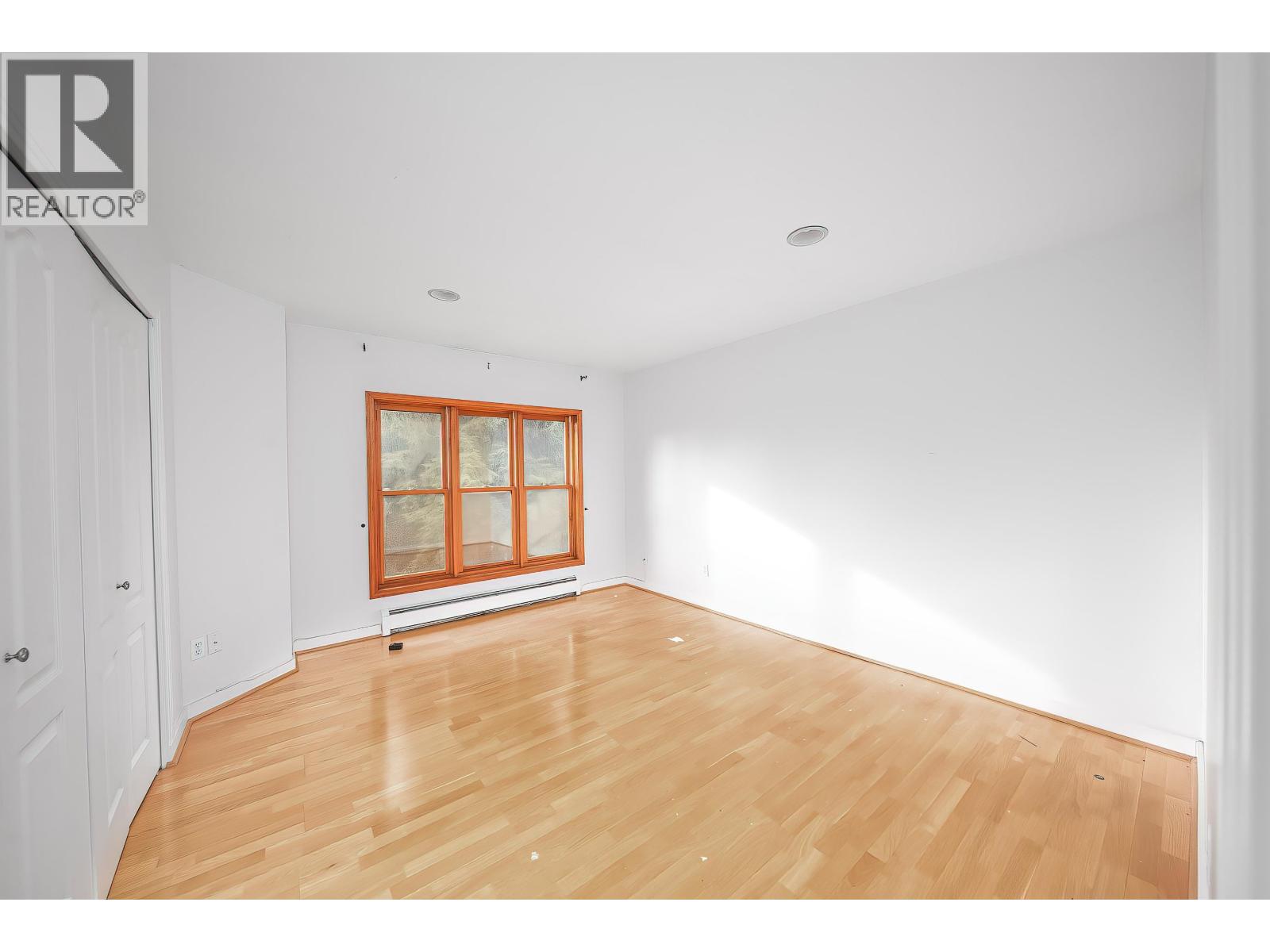 992 3rd Street Property Photo 30