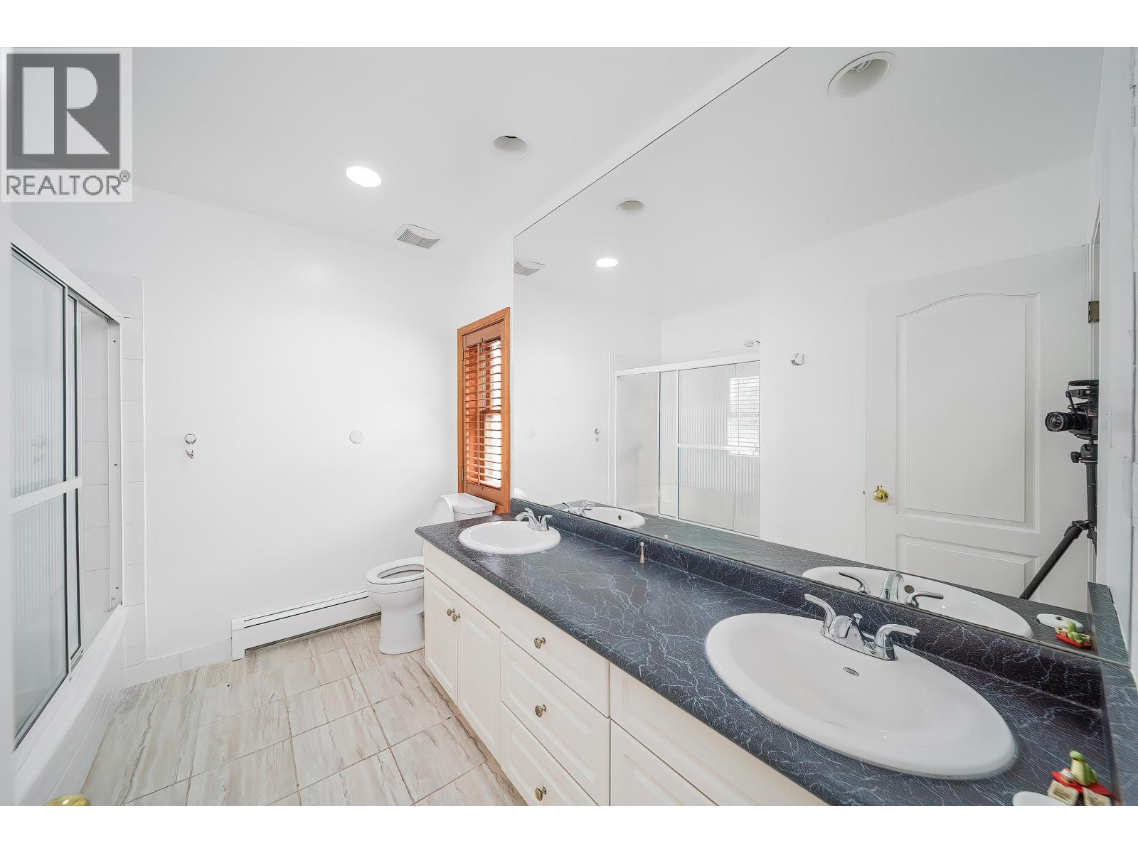 992 3rd Street Property Photo 32
