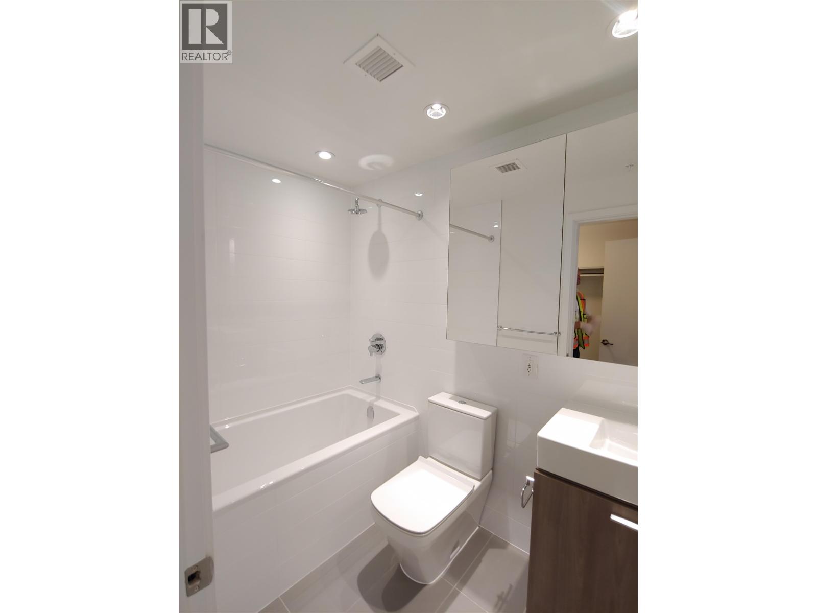 5702 1955 Alpha Avenue Property Photo 8