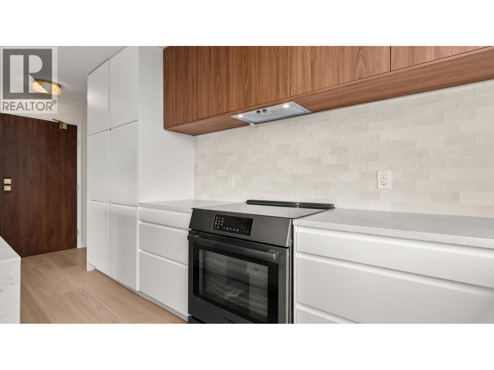 401 475 13th Street Property Photo 12