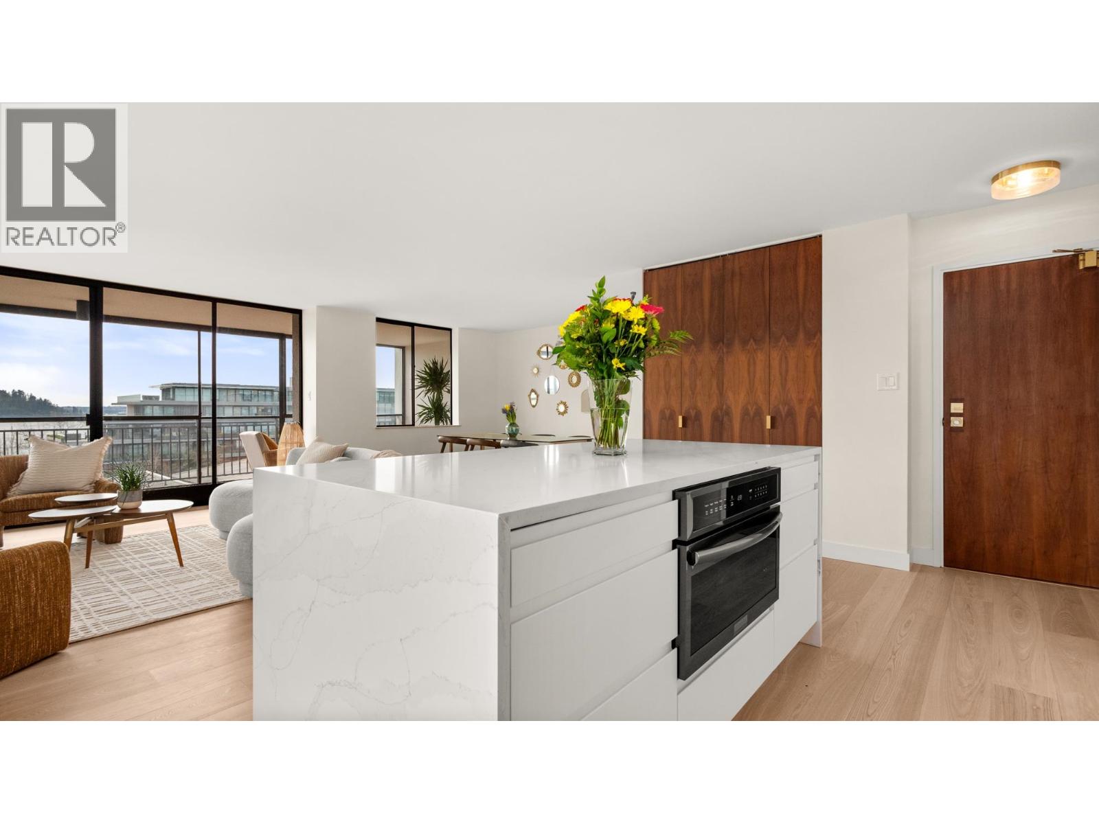 401 475 13th Street Property Photo 15