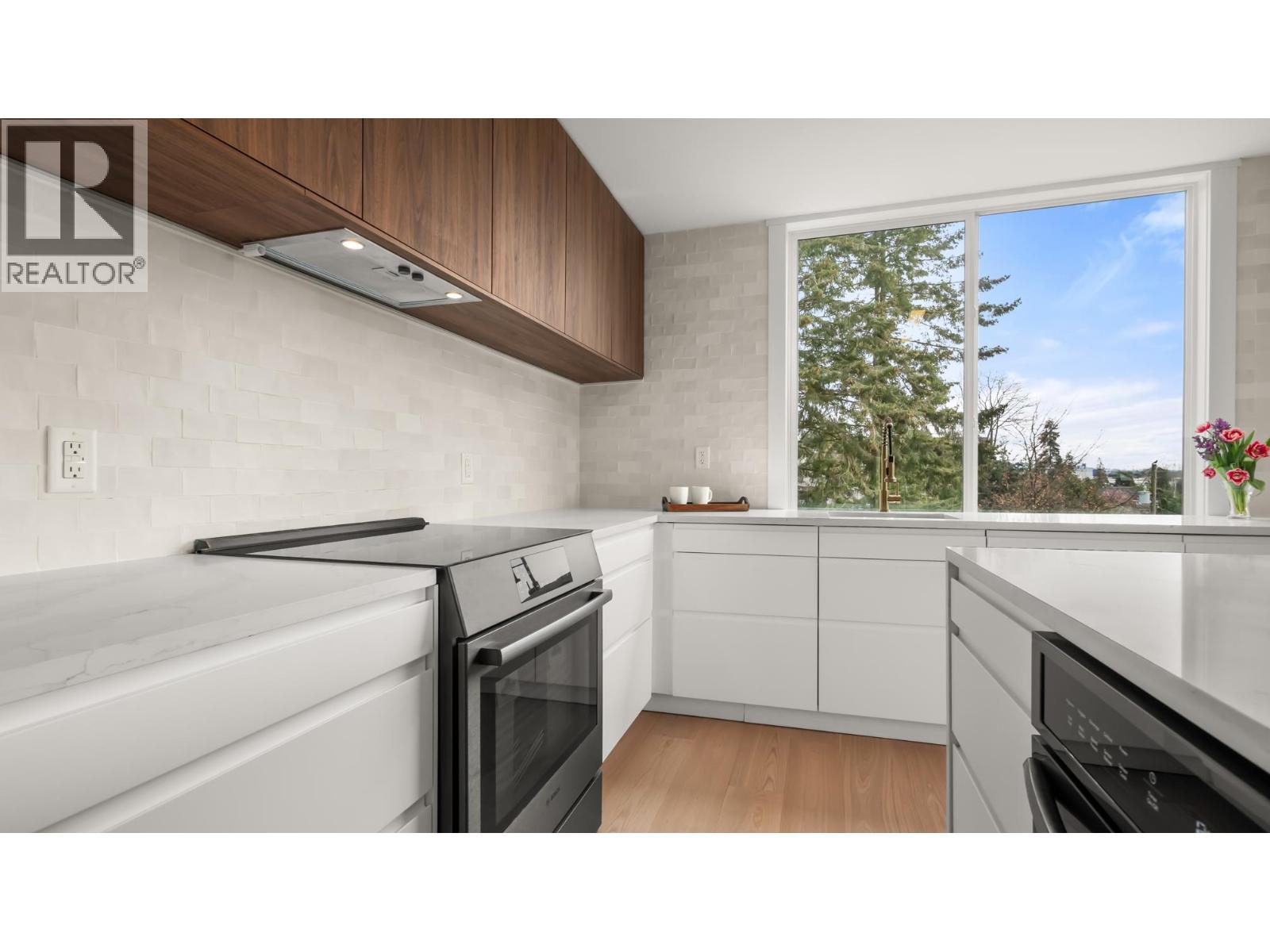 401 475 13th Street Property Photo 16