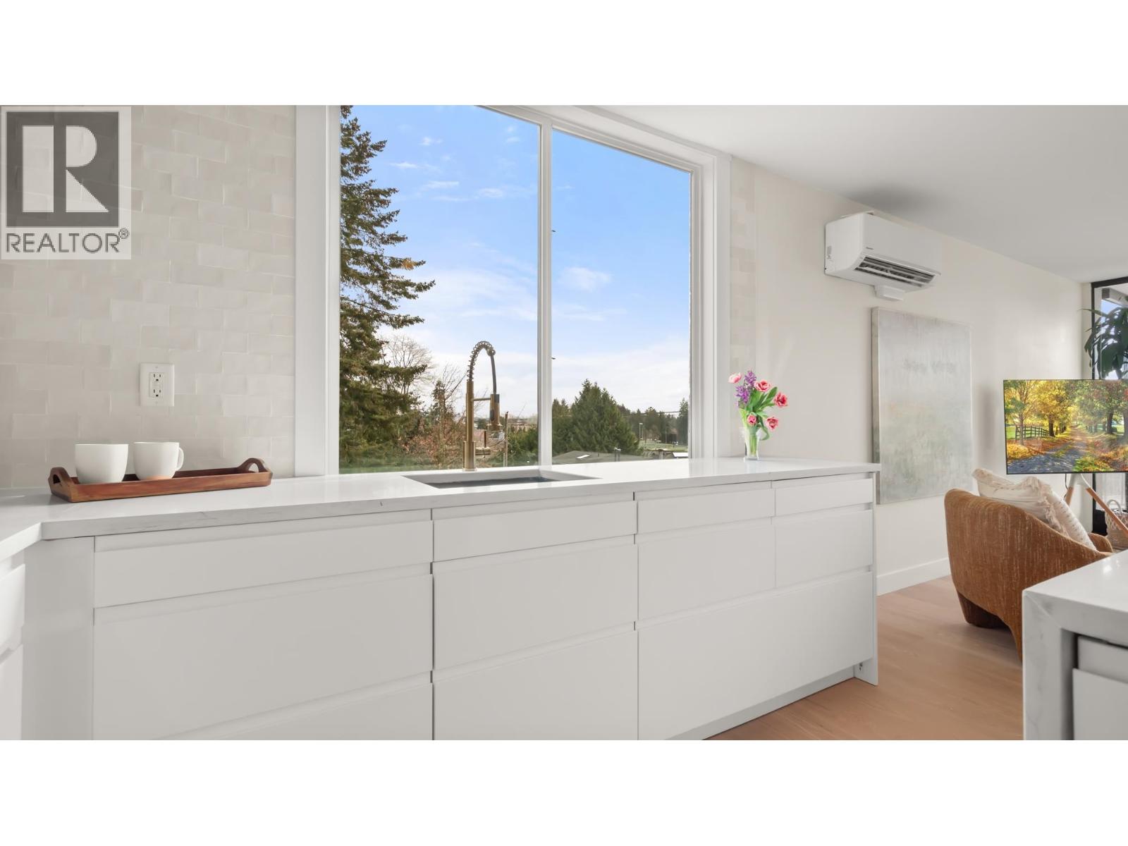 401 475 13th Street Property Photo 17
