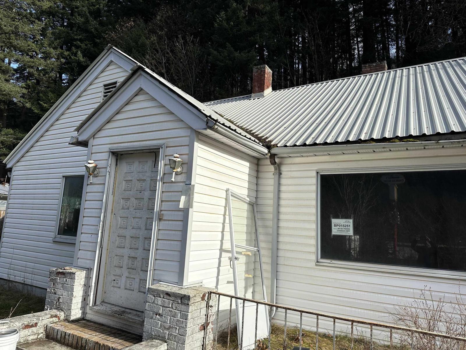 48130 Trans Canada Highway Property Photo 1