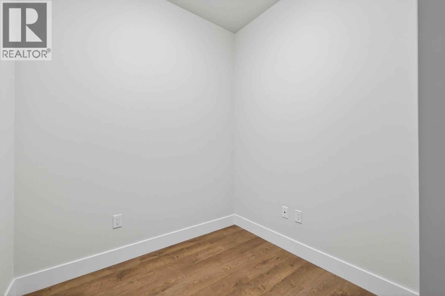 107 1942 Starling Drive Property Photo 25
