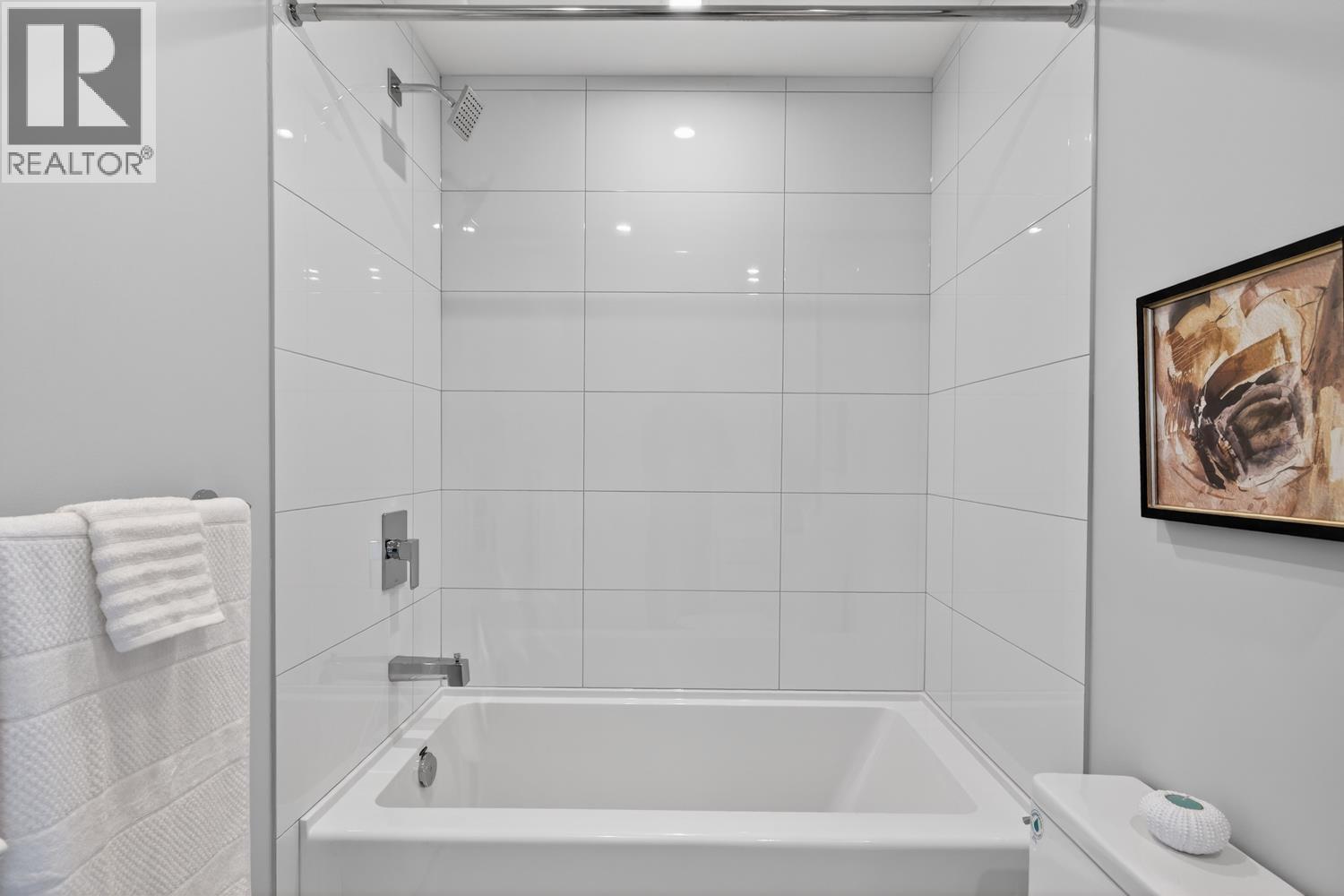 107 1942 Starling Drive Property Photo 26