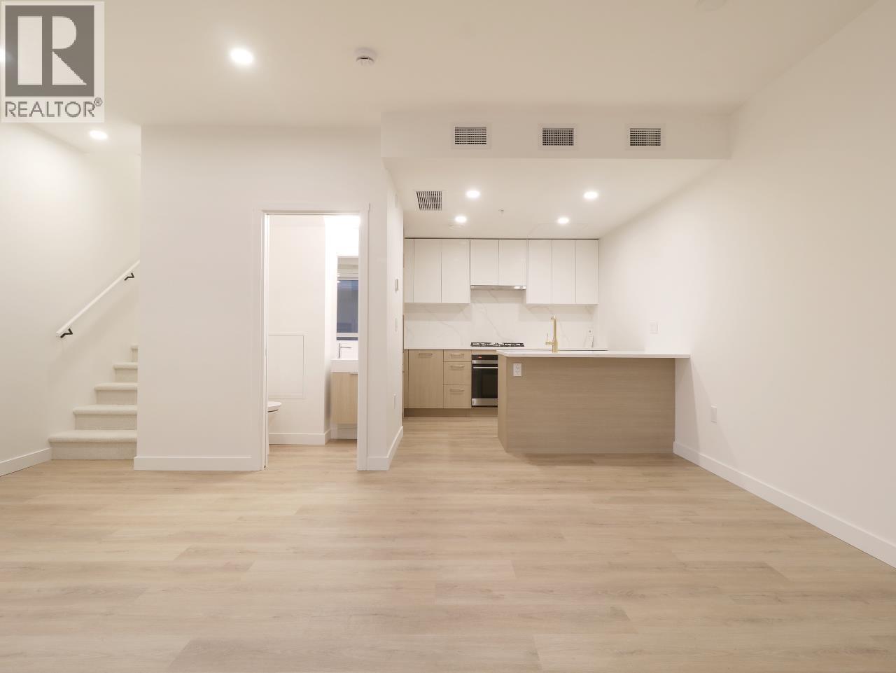 112 390 Guilby Street Property Photo 5