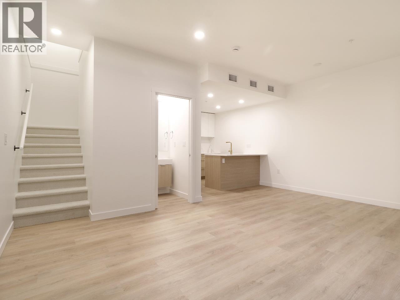 112 390 Guilby Street Property Photo 9