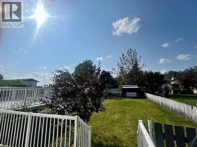 5219 49 Street Property Photo 2