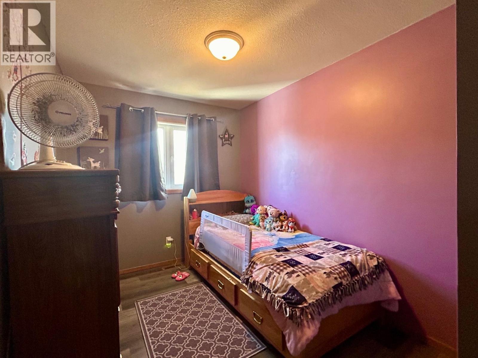 5219 49 Street Property Photo 12