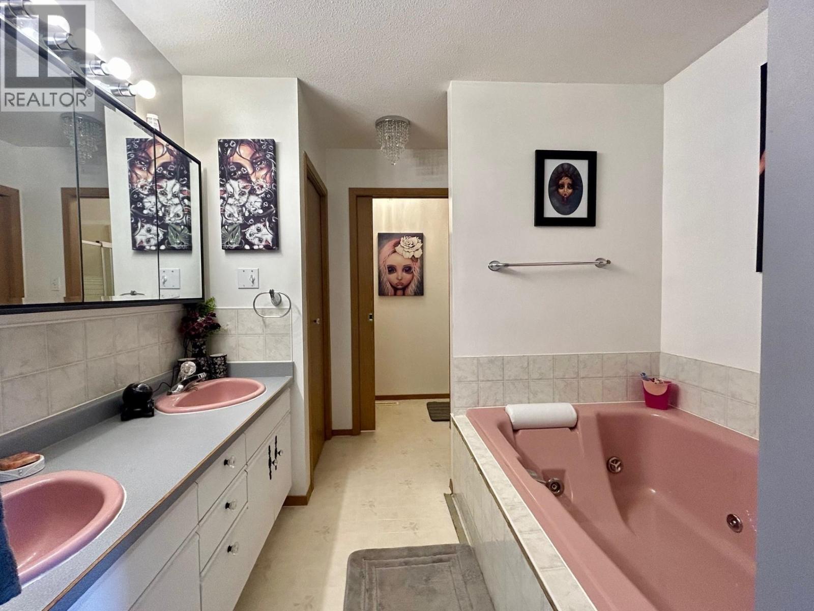 5219 49 Street Property Photo 13