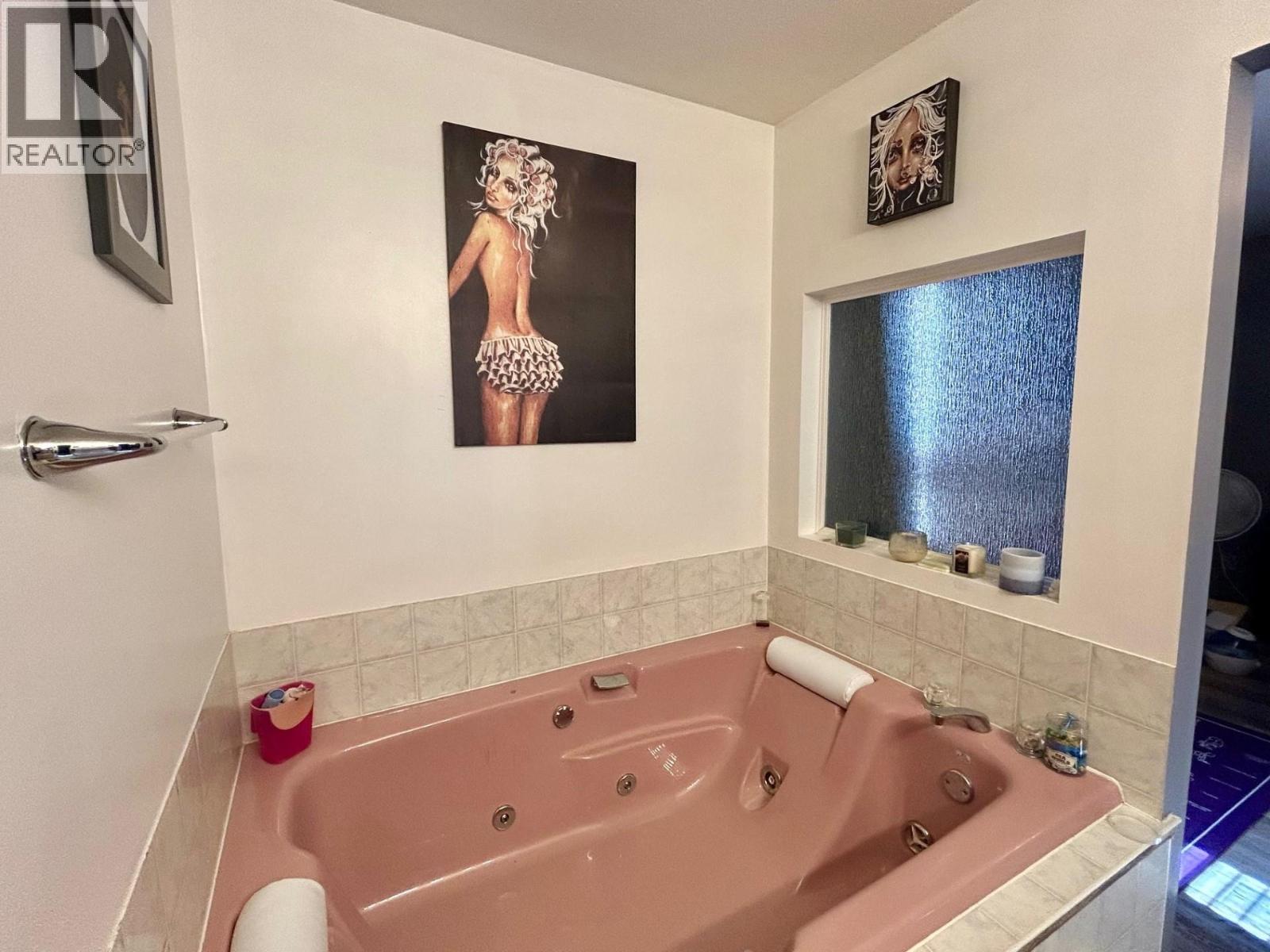 5219 49 Street Property Photo 15