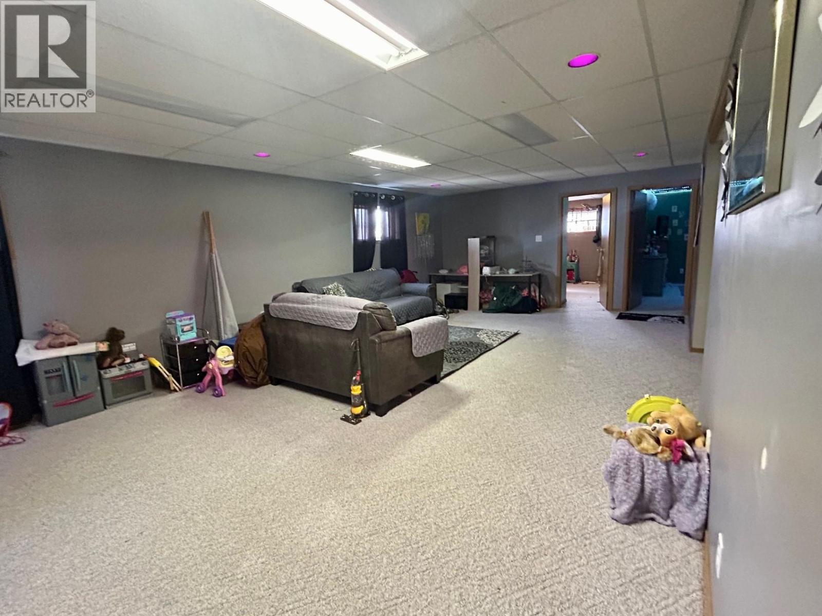 5219 49 Street Property Photo 20