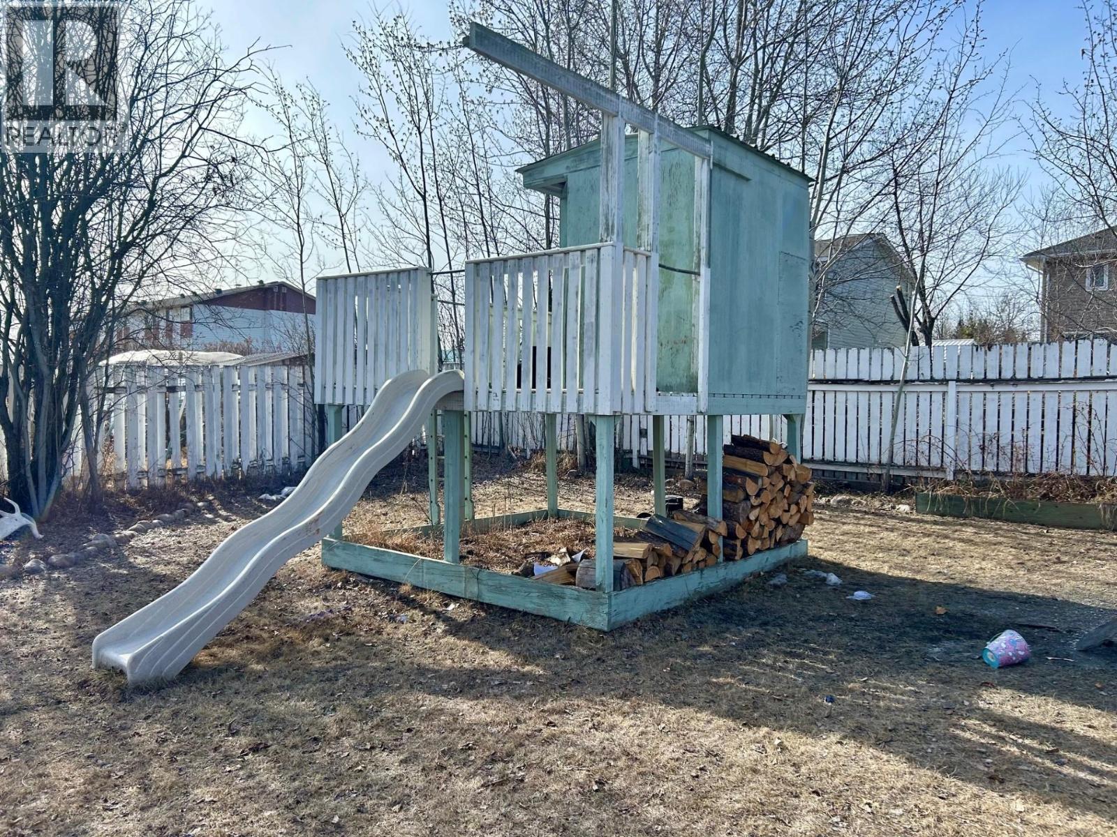 5219 49 Street Property Photo 25