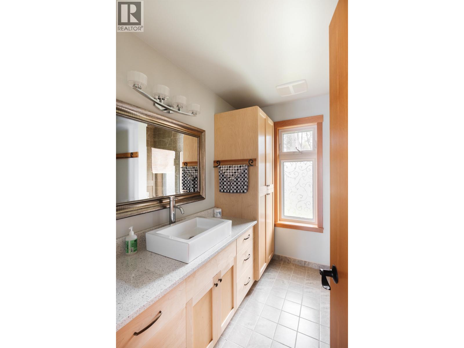 281 Bellhouse Road Property Photo 40