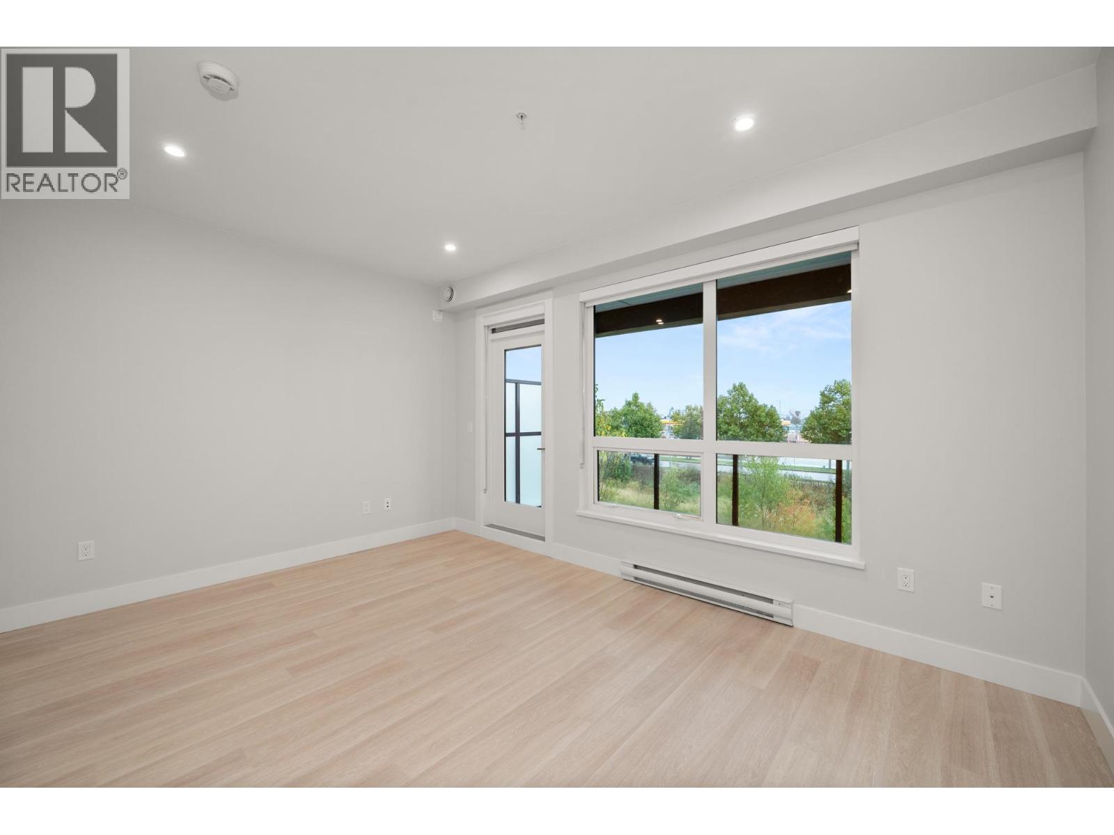 205 1942 Starling Drive Property Photo 4